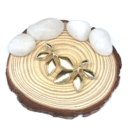 Leaf stud earrings