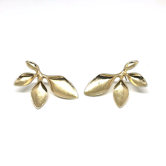 Leaf stud earrings