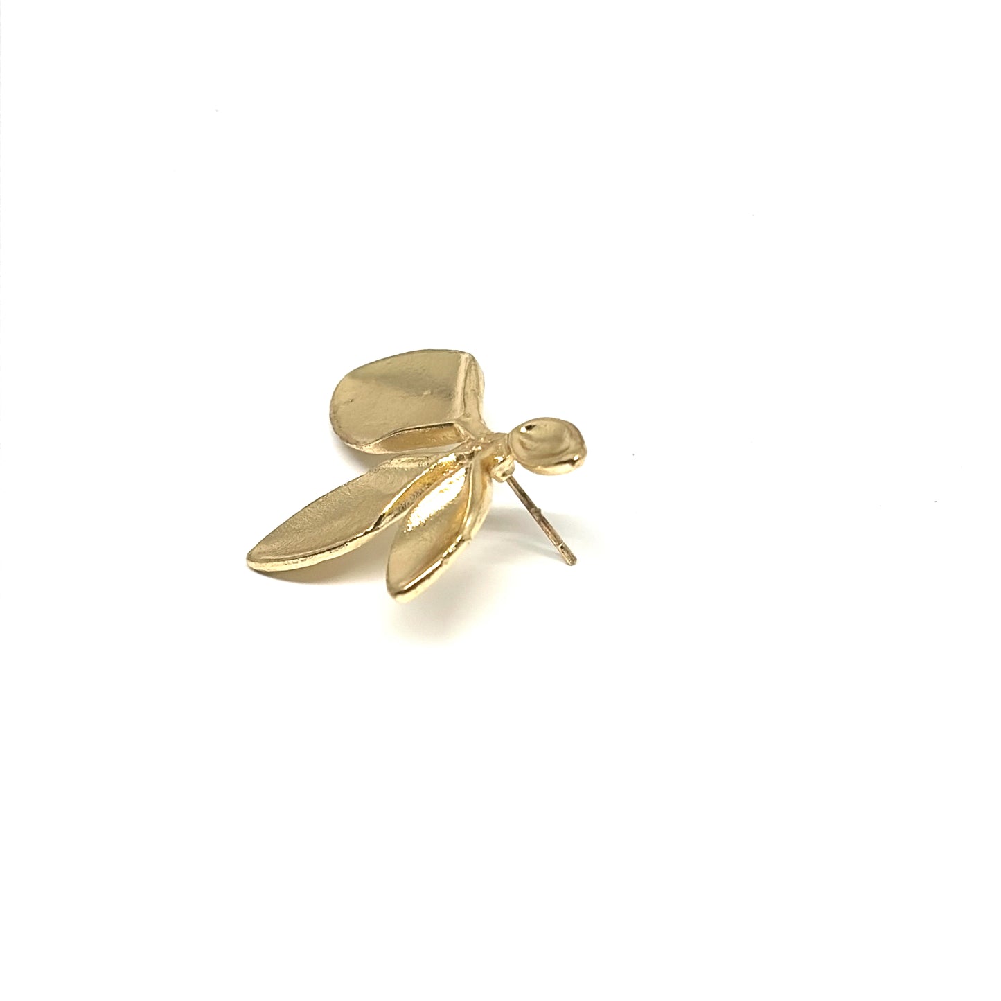 Leaf stud earrings